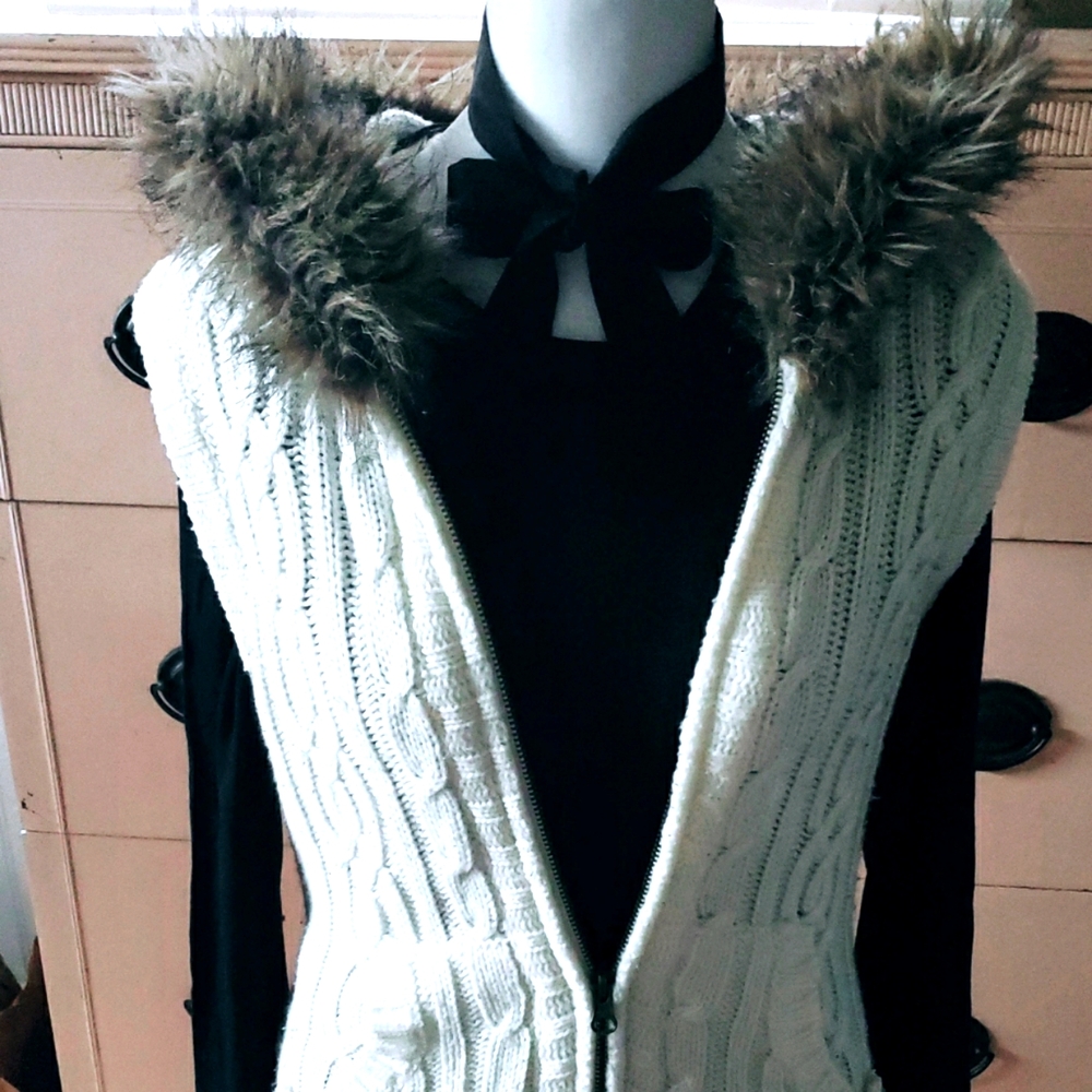 Cream/Off White Colored Vest - Picture 6 of 9